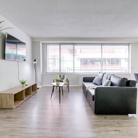 Modern Apartment At Crystal City Arlington Bagian luar foto