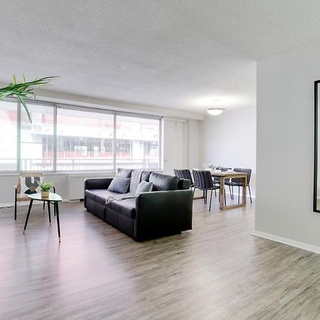 Modern Apartment At Crystal City Arlington Bagian luar foto