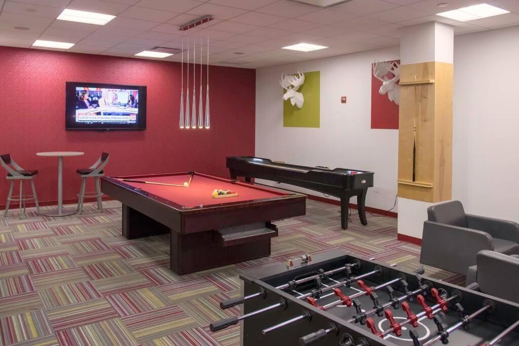 Modern Apartment At Crystal City Arlington Bagian luar foto