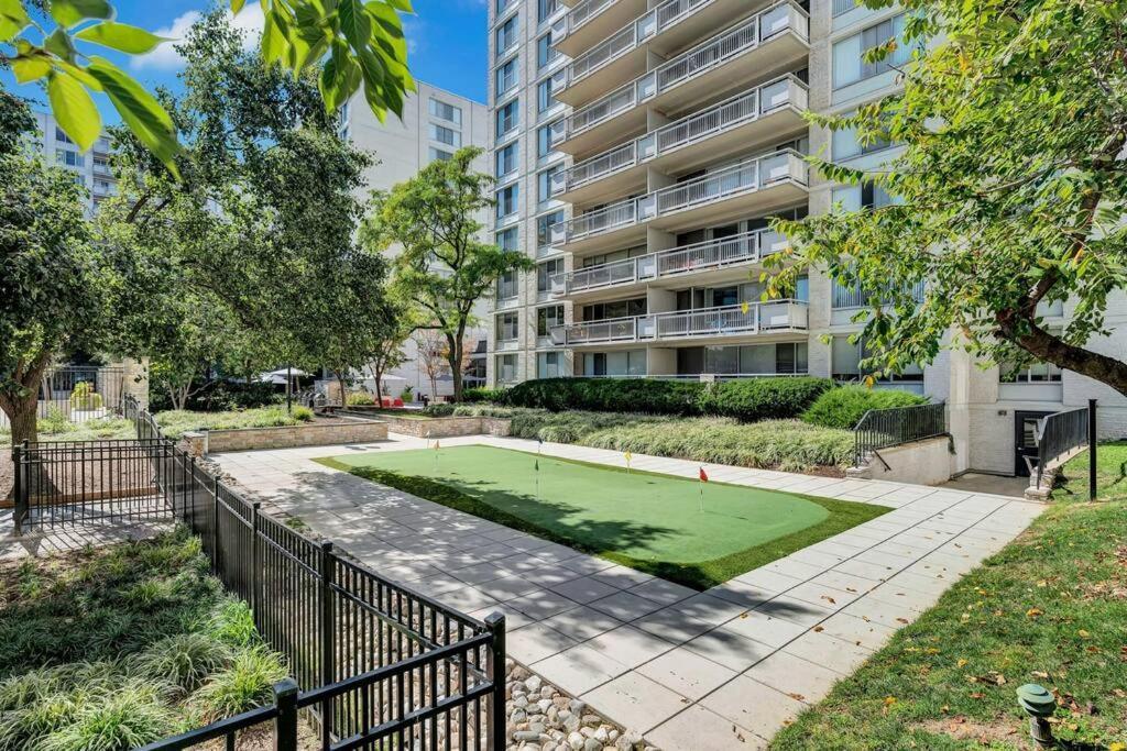 Modern Apartment At Crystal City Arlington Bagian luar foto
