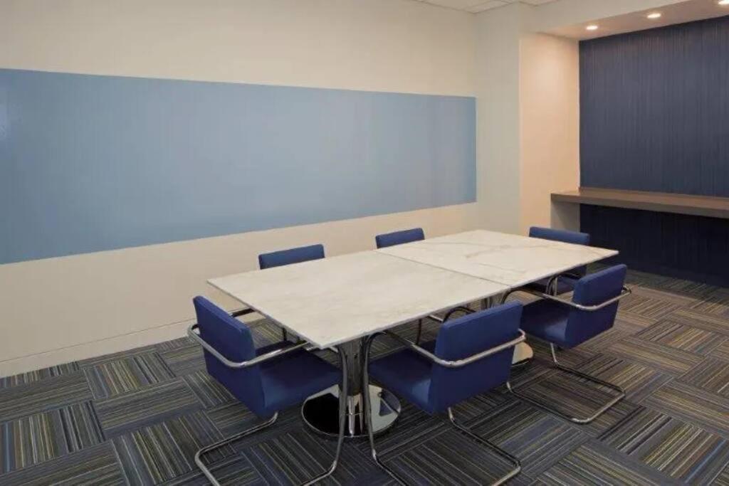 Modern Apartment At Crystal City Arlington Bagian luar foto