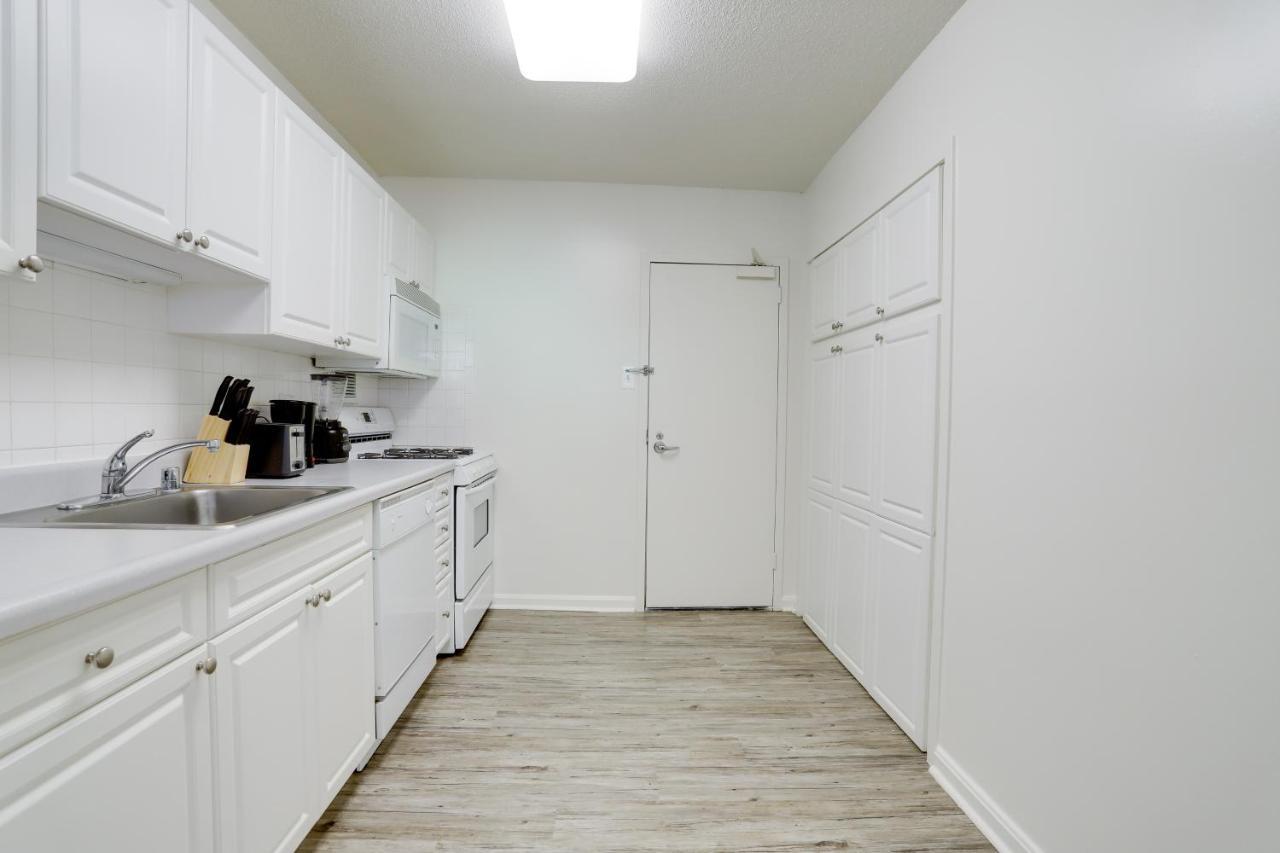 Modern Apartment At Crystal City Arlington Bagian luar foto