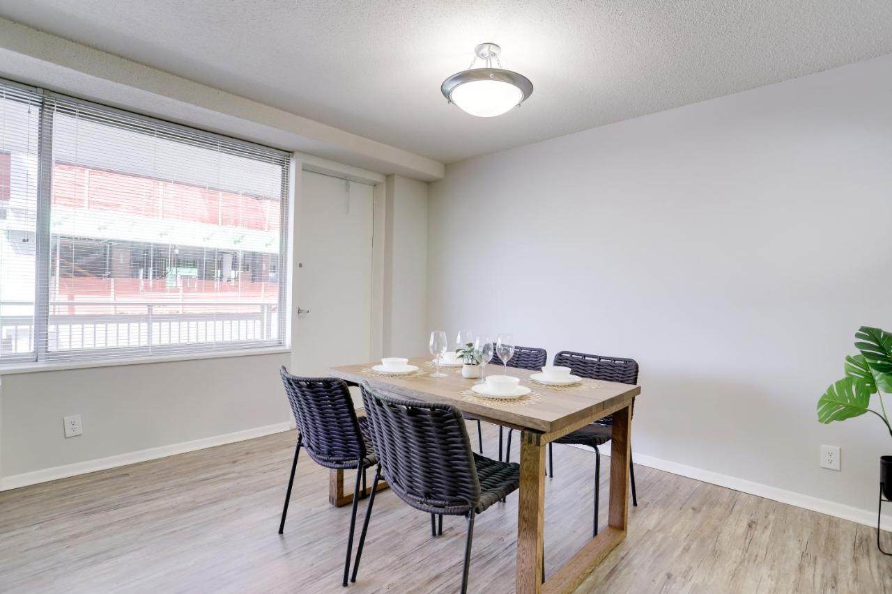Modern Apartment At Crystal City Arlington Bagian luar foto