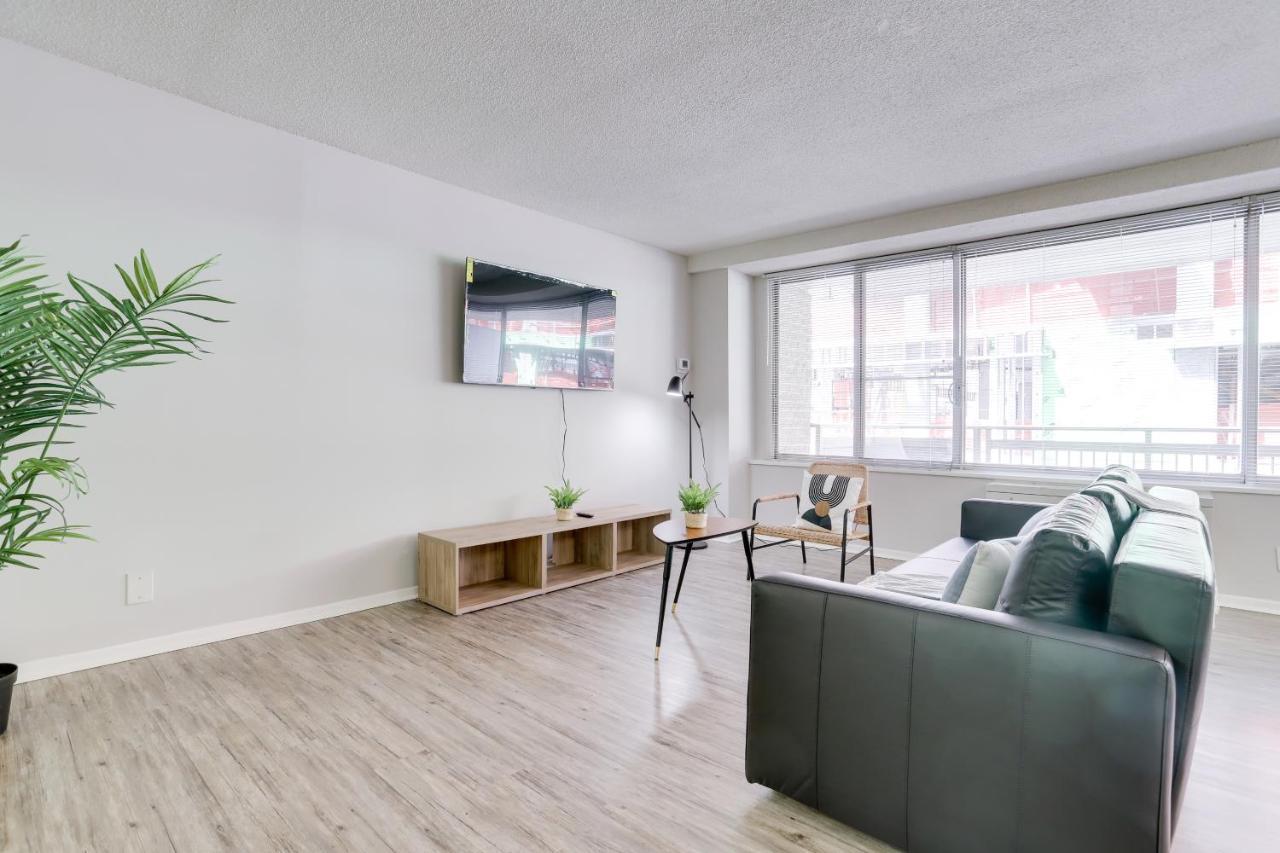 Modern Apartment At Crystal City Arlington Bagian luar foto